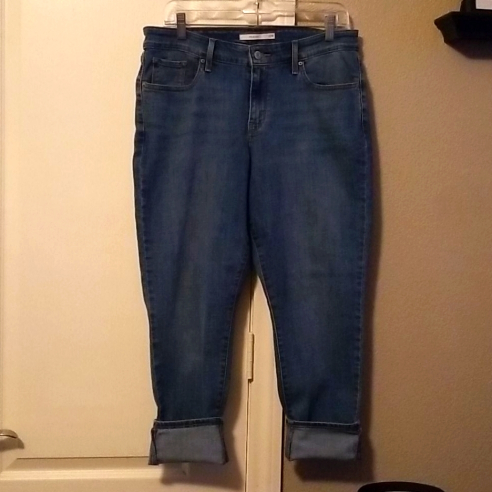 Mid rise Blue stonewashed crop skinny capris